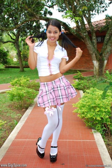 Latina schoolgirl Gigi Spice in pink plaid skirt spreads her tight pussy outdoors