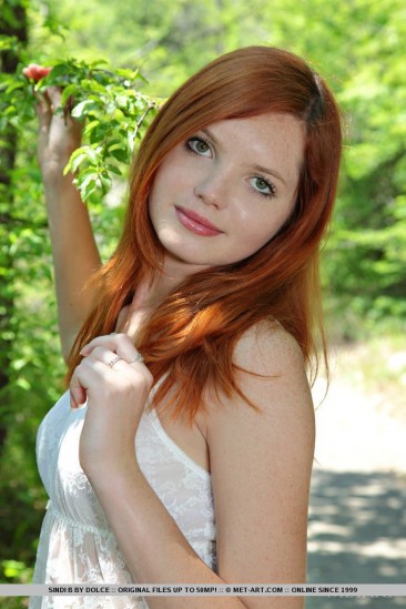 The amazing body of cute redhead chick Sindi B looks great naked outdoor