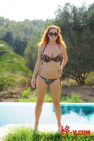 The redhead bimbo Lucy Vixen takes off her bikini bra and shows the big globes outdoor