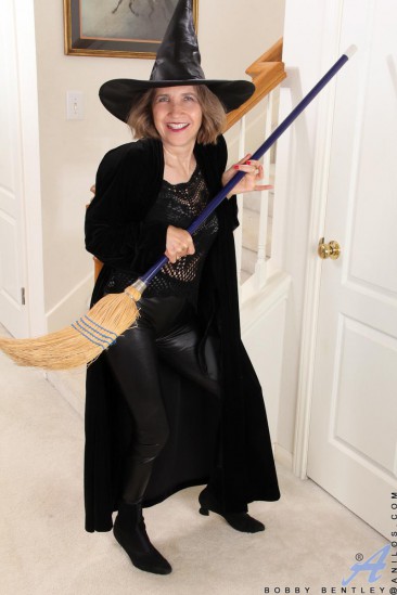 Naughty milf dressed in witch outfit Bobby Bentley masturbates on the Halloween night