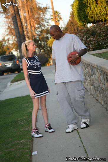 Blonde cheerleader Kaylee Hilton gets her holes filled out by black wang