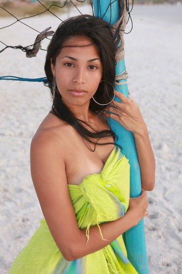 Stunning latino babe Ruth Medina poses at the beach and reveals her caramel bod