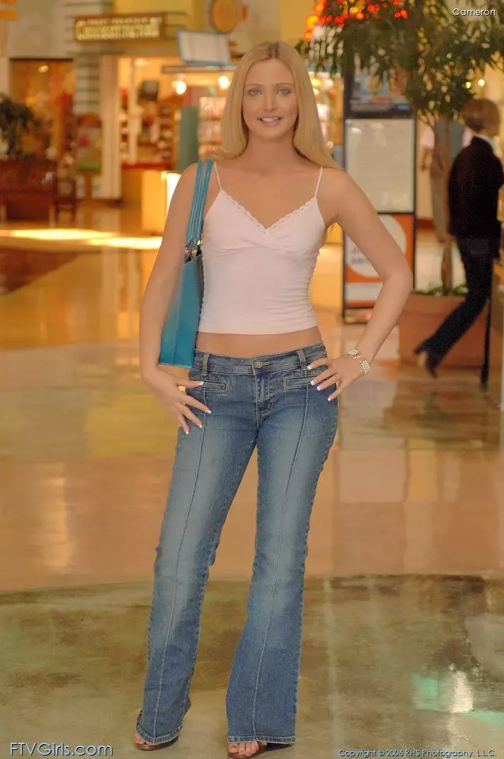 With the sun basking down on Ariel Summers she slips her blue jeans down to flaunt tight ass. 
