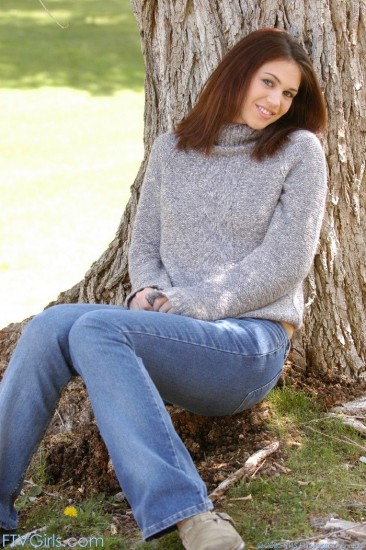 Attractive brunette Faith Leon pulls down her jeans and shows her juicy snatch near the tree