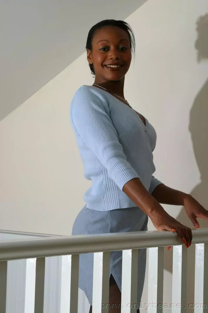 Smiling chocolate chick Robyn S with beautiful tits gets braless at home