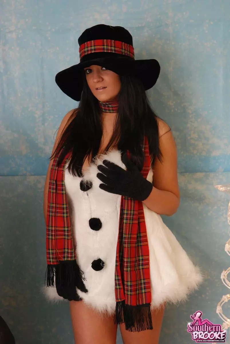 Elegant brunette Southern Brooke in hat puts her gloved hands on her big tits and shows her ass